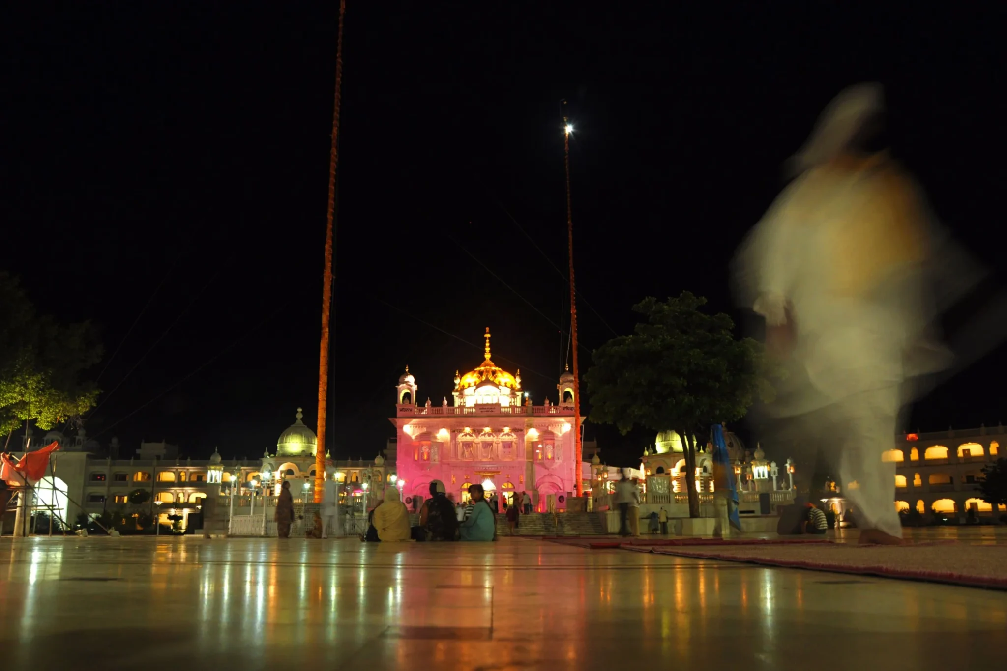 Advance Photography Course student creatively shot this night photography image